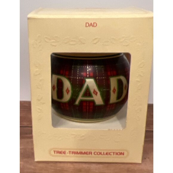 1980 HALLMARK KEEPSAKE ORNAMENT QX214-1 DAD FATHER GLASS BALL - Picture 2 of 5